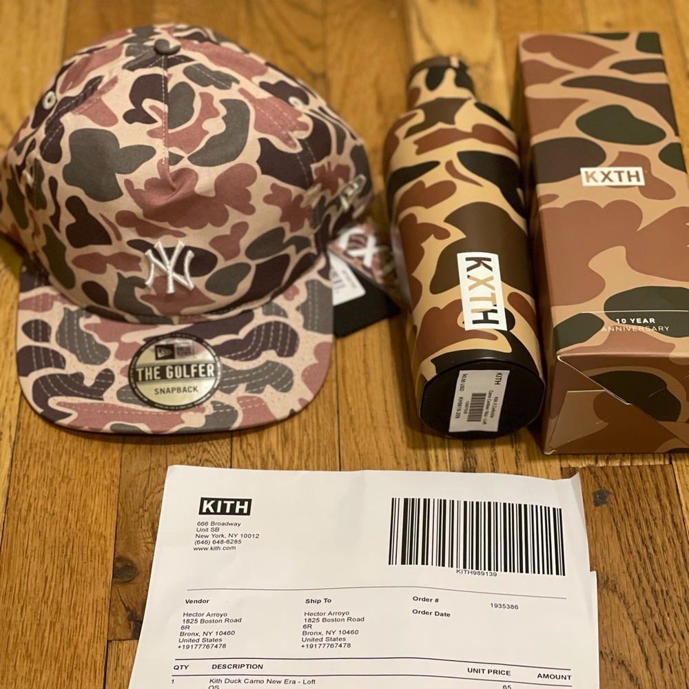 Kith Yankee SnapBack hat water bottle